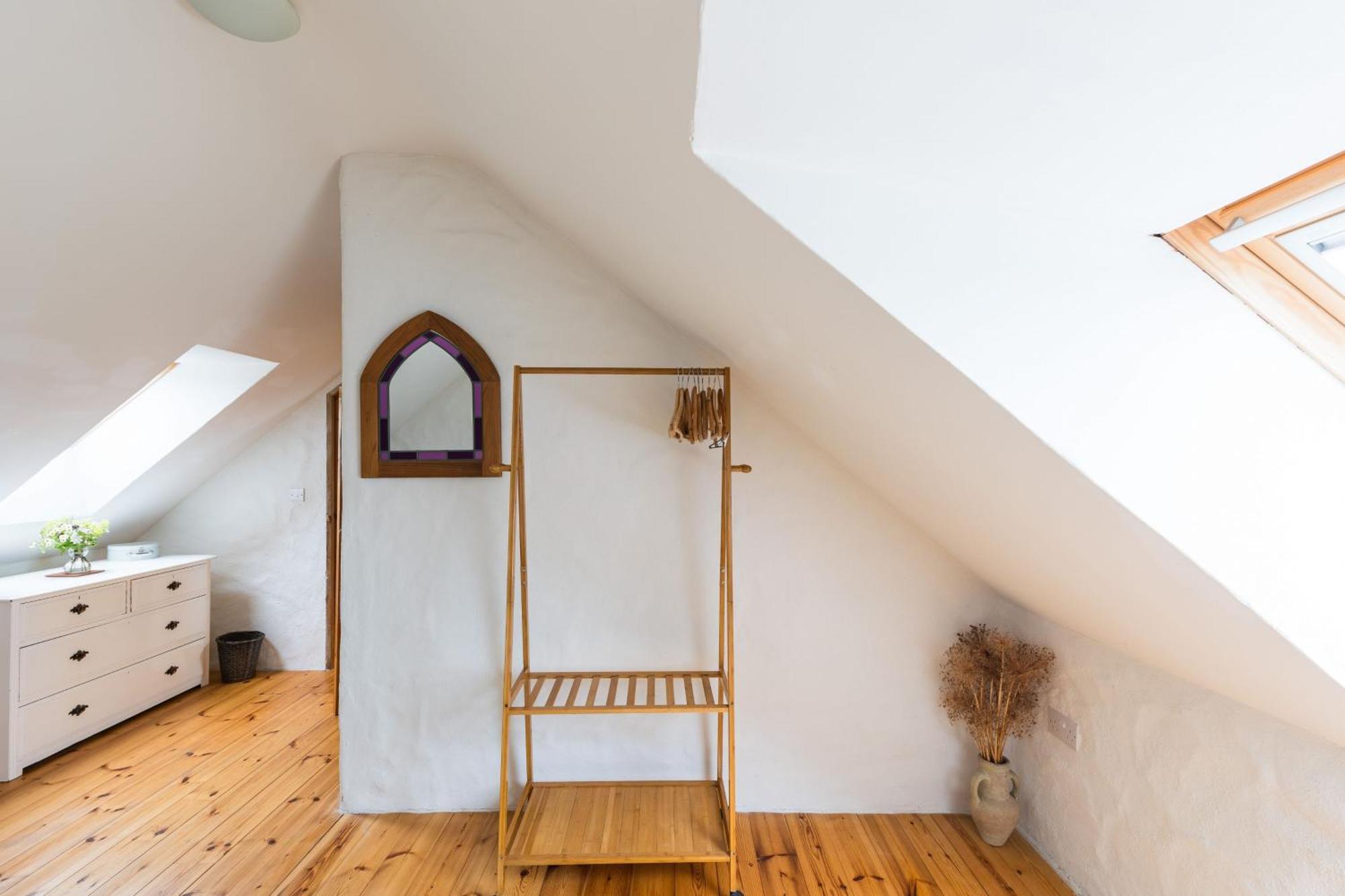 The Workshop- Eco Cottage By The Coastal Path Goodwick Esterno foto