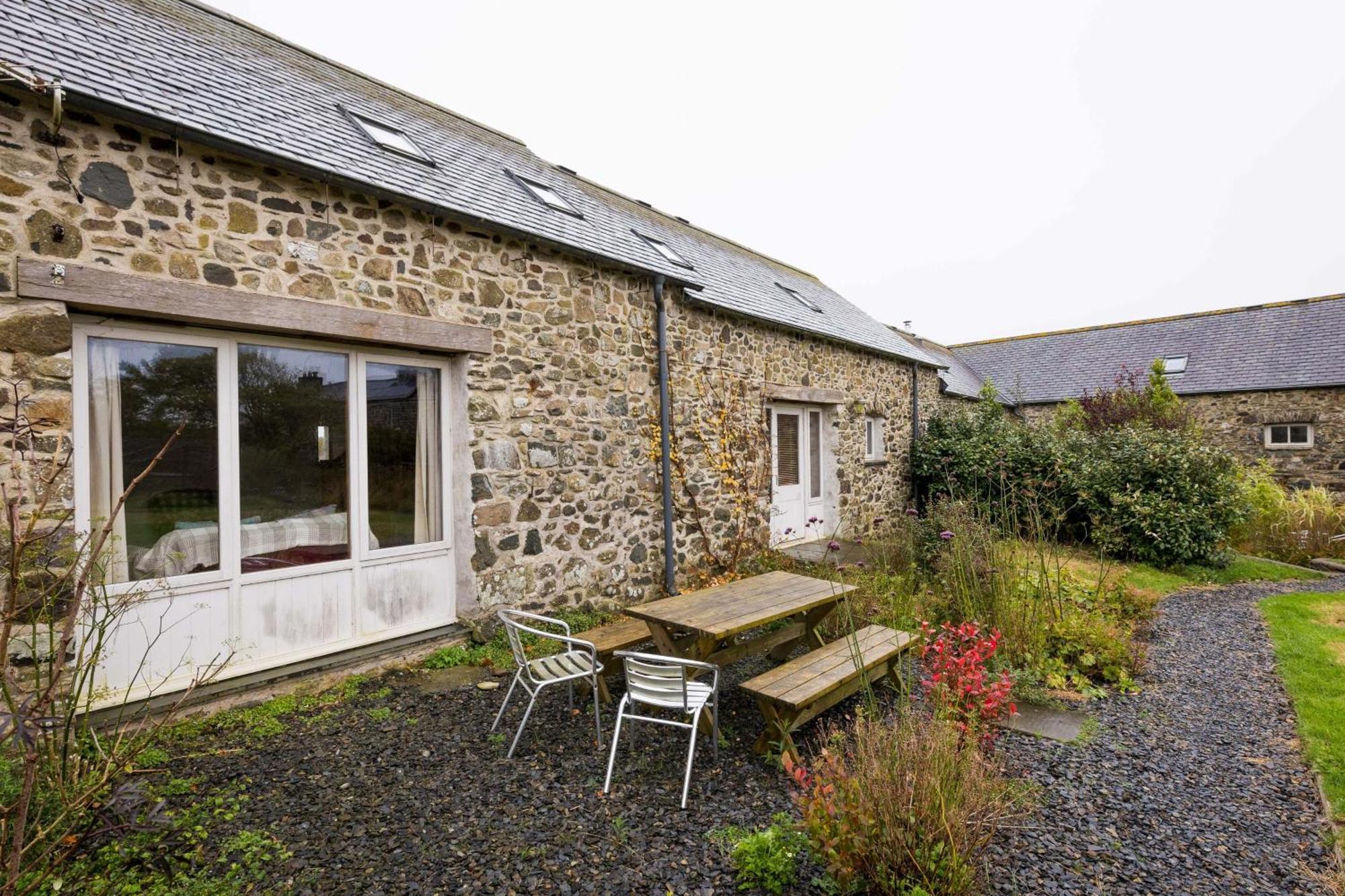 The Workshop- Eco Cottage By The Coastal Path Goodwick Esterno foto