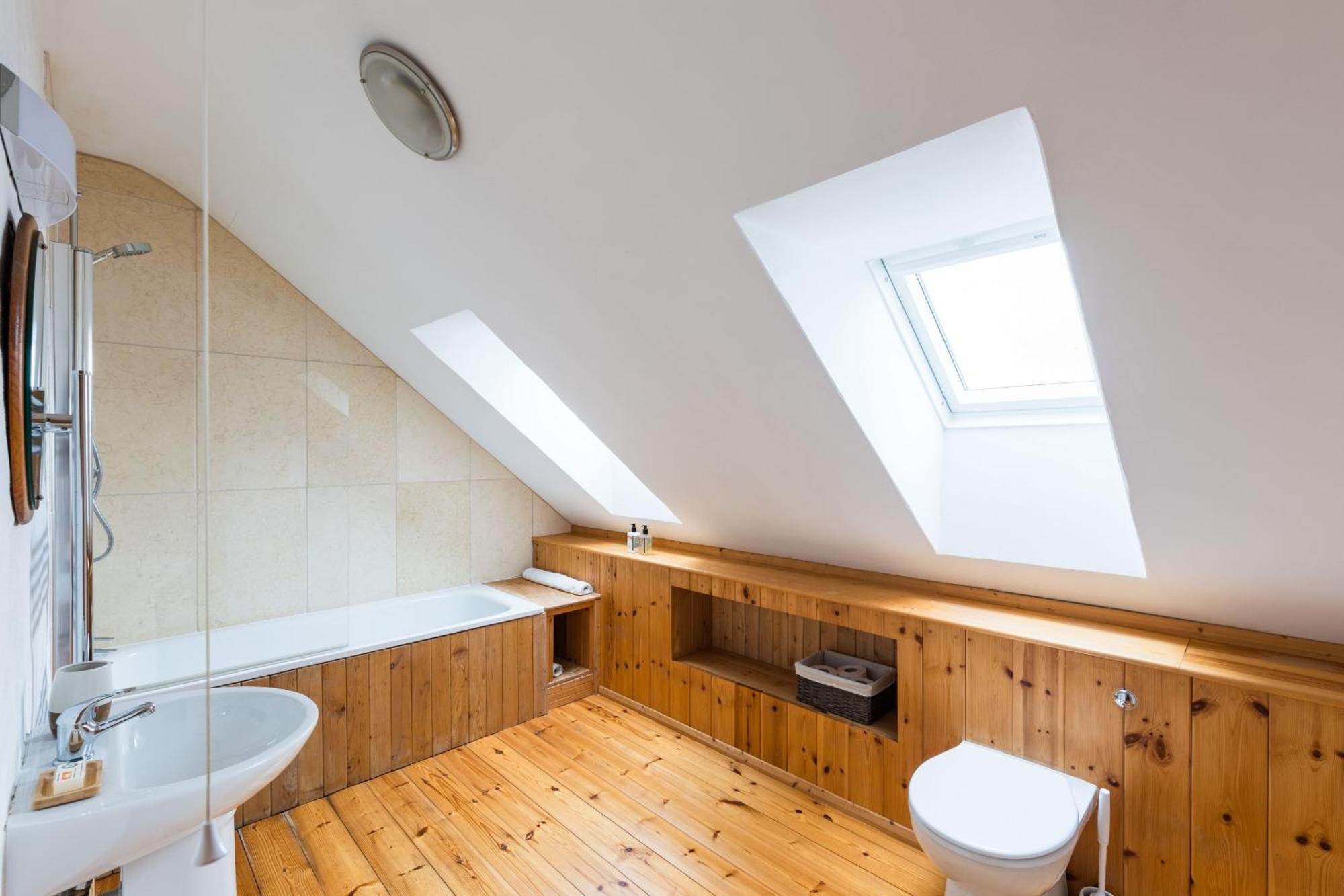 The Workshop- Eco Cottage By The Coastal Path Goodwick Esterno foto