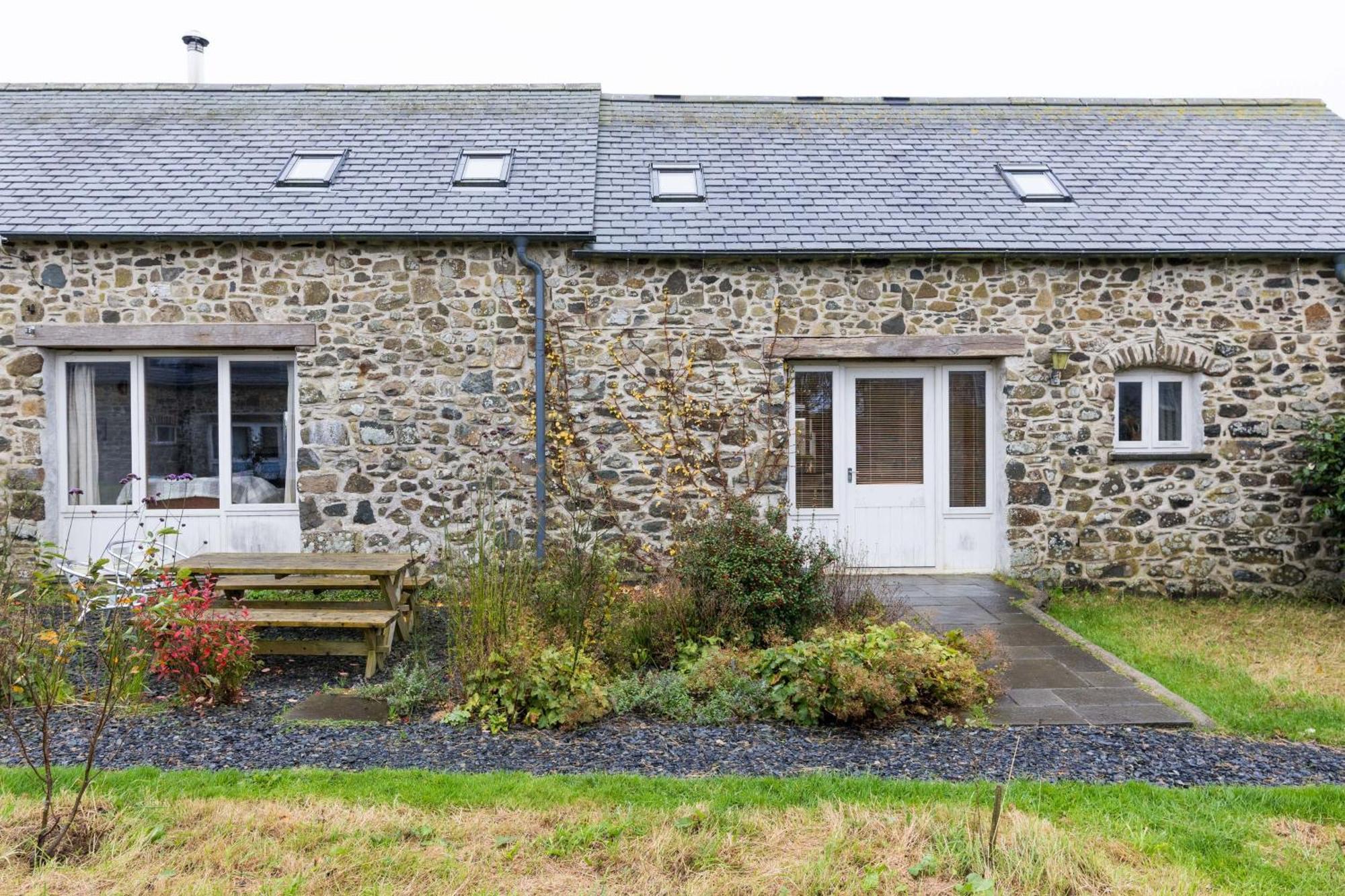 The Workshop- Eco Cottage By The Coastal Path Goodwick Esterno foto
