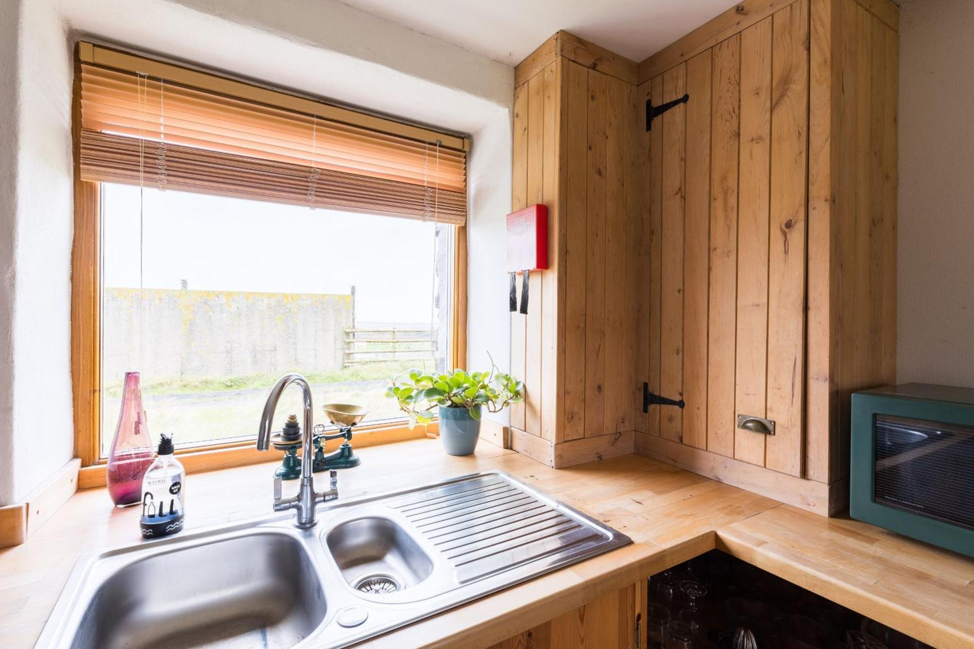 The Workshop- Eco Cottage By The Coastal Path Goodwick Esterno foto