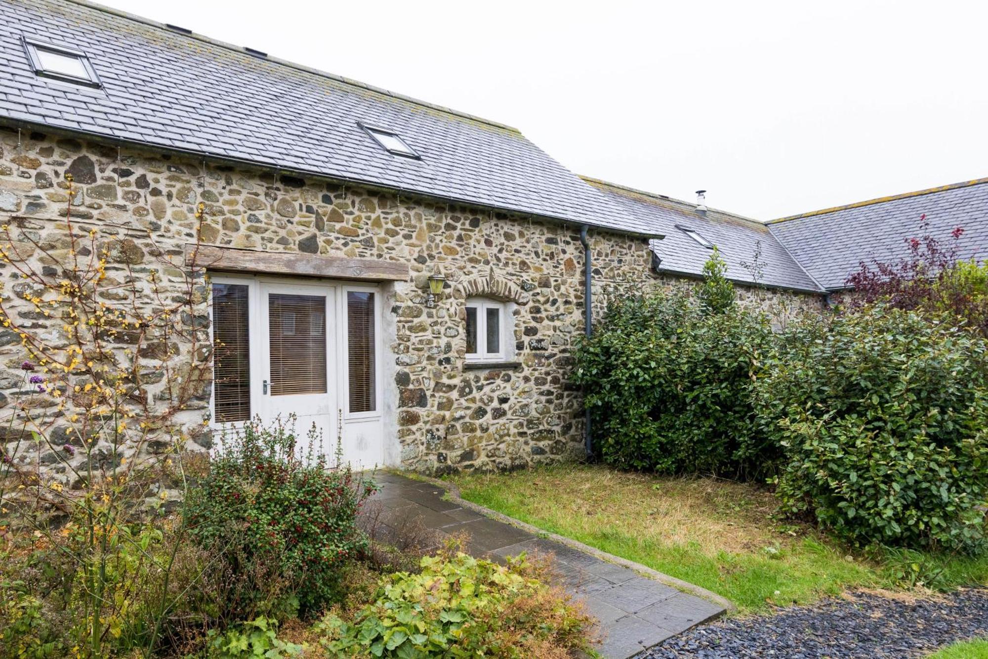 The Workshop- Eco Cottage By The Coastal Path Goodwick Esterno foto